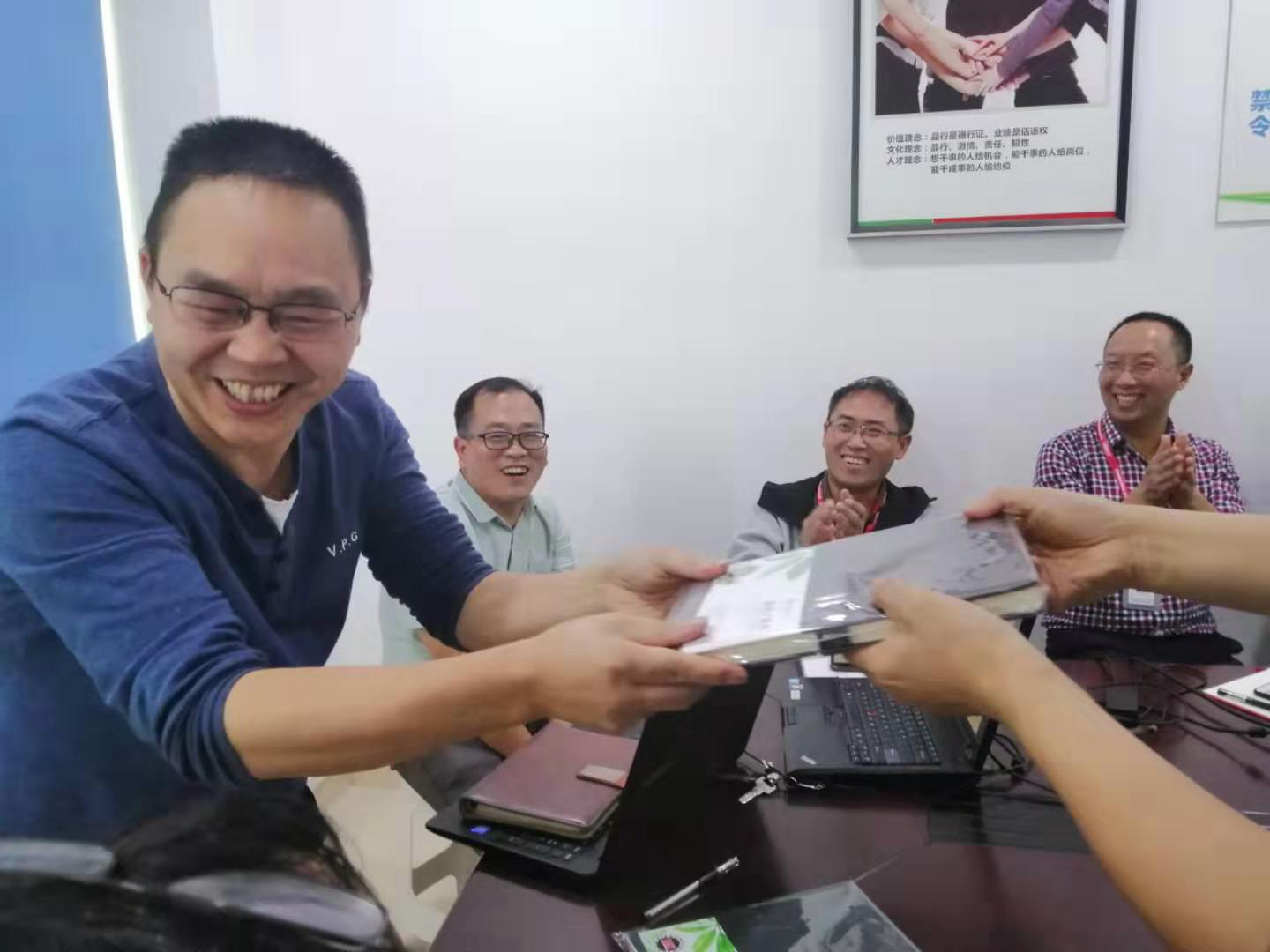 守初心、擔使命，找差距、抓落實----長虹格潤支部主題黨日活動